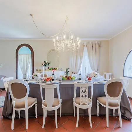 Spacious 6 Bedroom With Pool *