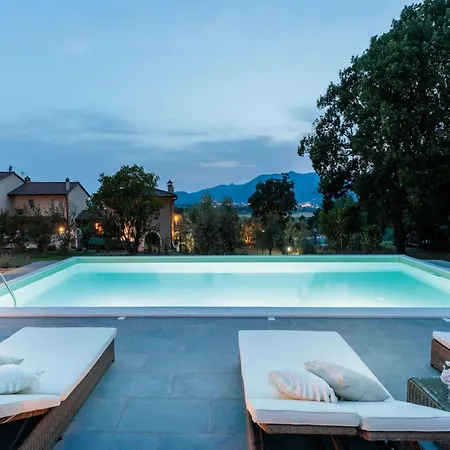 Spacious 6 Bedroom With Pool *