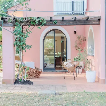 Spacious 6 Bedroom With Pool