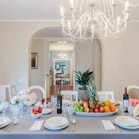 Spacious 6 Bedroom With Pool 빌라 비엔티나