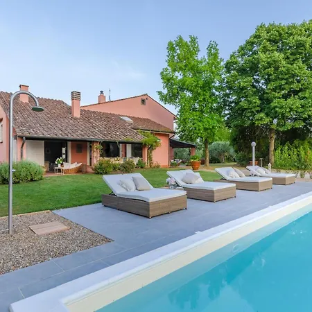Spacious 6 Bedroom With Pool 빌라