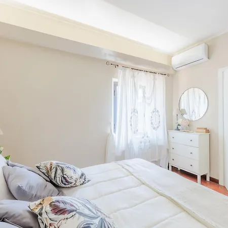 Spacious 6 Bedroom With Pool Villa Bientina
