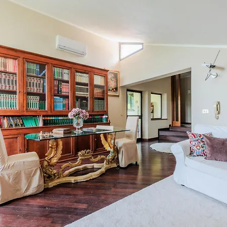 빌라 Spacious 6 Bedroom With Pool *