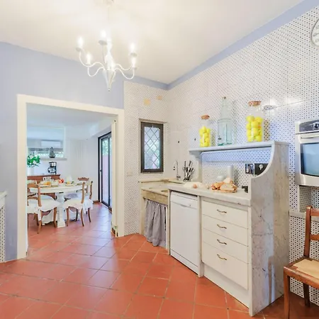 Spacious 6 Bedroom With Pool 빌라