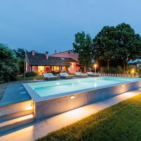 Spacious 6 Bedroom With Pool 빌라 *