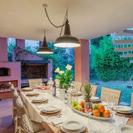 빌라 Spacious 6 Bedroom With Pool