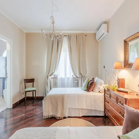 Spacious 6 Bedroom With Pool Bientina