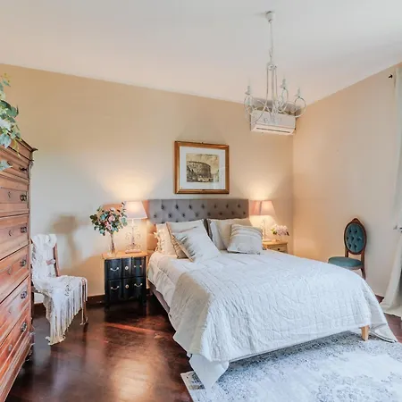 Spacious 6 Bedroom With Pool 빌라 비엔티나