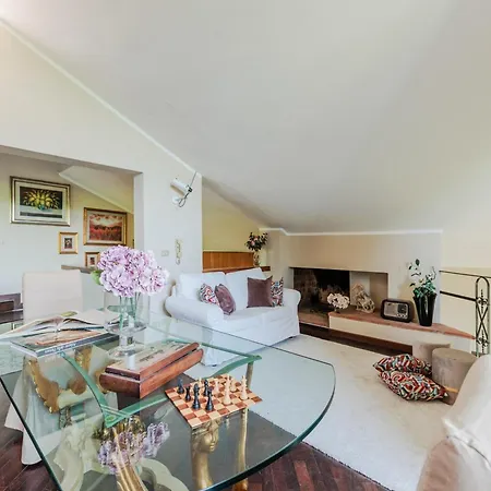빌라 Spacious 6 Bedroom With Pool