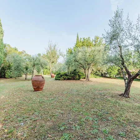 Spacious 6 Bedroom With Pool *