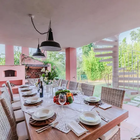 Spacious 6 Bedroom With Pool 빌라 *