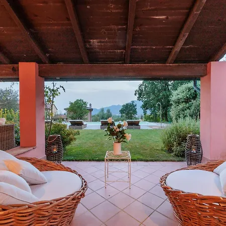 빌라 Spacious 6 Bedroom With Pool *